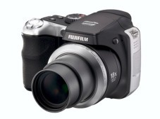 Fujifilm bringt FinePix S8000fd mit 18fachem Zoom auf den Markt